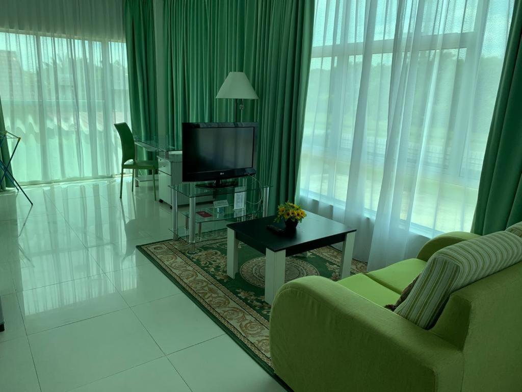 Mciti Suites Miri Buitenkant foto