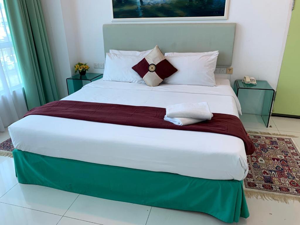 Mciti Suites Miri Buitenkant foto