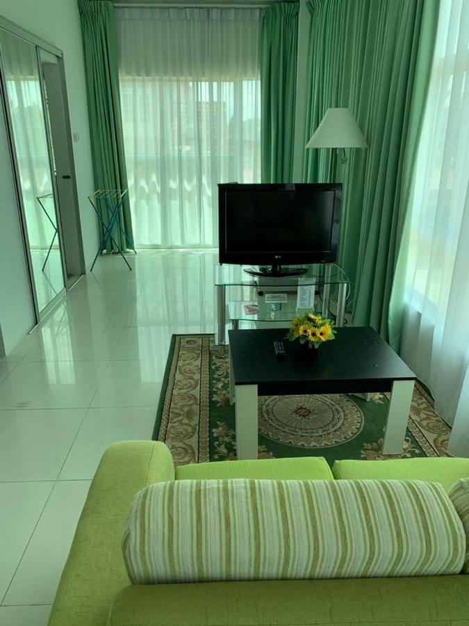 Mciti Suites Miri Buitenkant foto